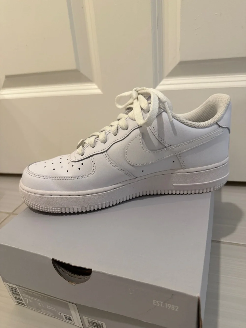 Nike women’s AF1 Air Force ones ‘07 - Picture 8 of 15